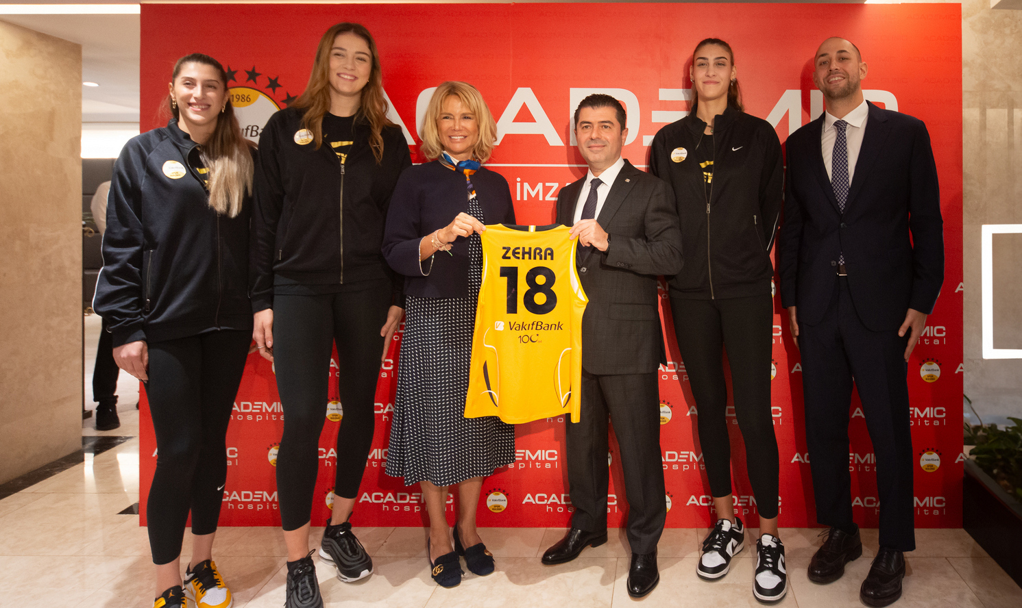 VakıfBank Spor Kulübü ile Academic Hospital arasındaki sponsorluk sözleşmesi yenilendi!